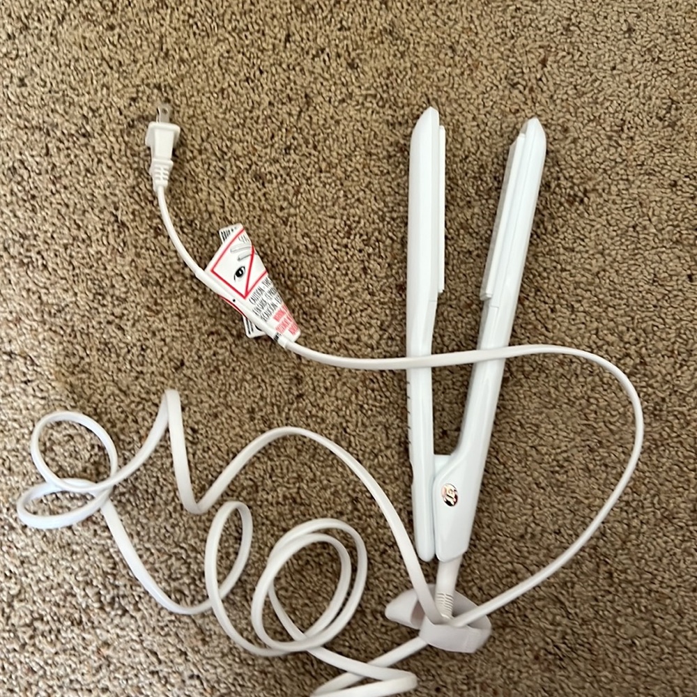 like new - t3 hair straightener